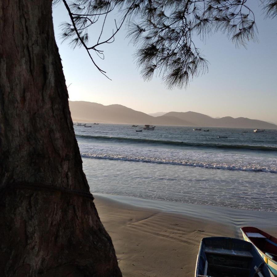 Casa aconchegante em Garopaba,térreo, à 5 minutos de carro do mar e centro Vila Exterior foto